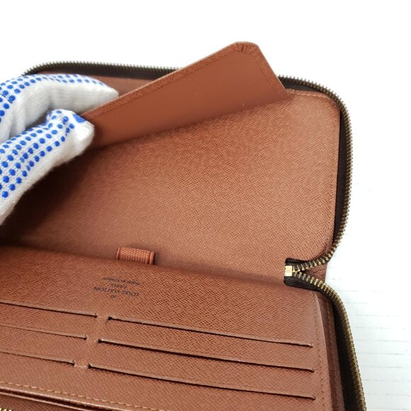 Louis Vuitton Wallet Organizer, Passport & Check Holder Monogram 300-101025 - Picture 13 of 16